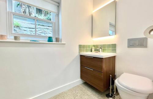 Tropical Gardens 1 bed cottage Central Newlyn - Photo 7