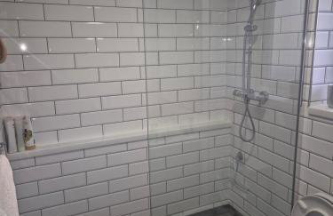 LUXURY One BEDROOM FLAT - Photo 2