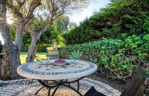 Golfinhos - MAGNIFICENT & SPACIOUS 5 BEDROOM VILLA - Foto 94