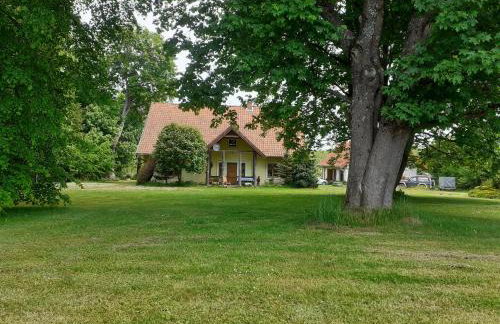 Komfortowy dom wakacyjny dla kilku rodzin - Foto 1