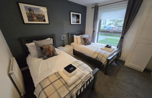 Modern Stirling Apartment - Free Parking - Photo 17