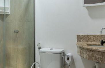 APART STUDIOS PONTAL - Aeroporto a 300 m - Praia 1,5 Km - Centro 2,5 Km - Cozinha Privativa - Mercado GBARBOSA e Padaria 450 m - Próx diversos Comércios a pé - Ar condic - Studios de 15 a 38 m2 Bem Equipados e Funcionais - Ideal Turismo e Trabalho - Foto 100