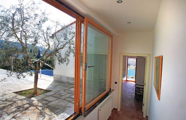 Spacious Villa with a Swimming Pool - Foto 17