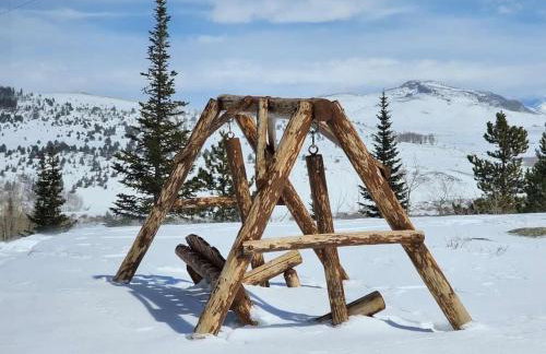 Red-tail Roundhouse at 22 West Cabins and Recreation - Foto 4