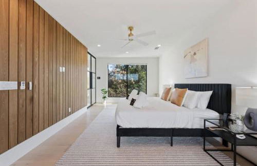 Barton Springs Luxe Heated Pool Spa Sleeps 16 - Photo 39