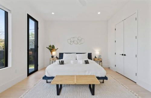 Barton Springs Luxe Heated Pool Spa Sleeps 16 - Photo 49