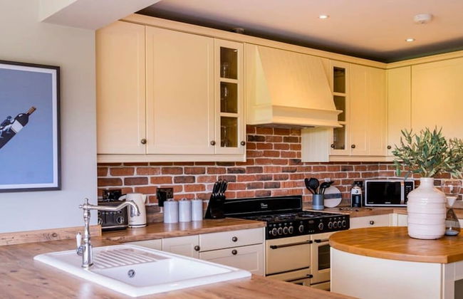 Luxurious 4 Bedroom Vineyard Villa Stanlake Park - Foto 39