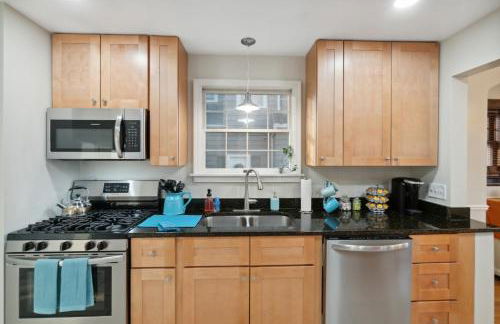 Exclusive Ottawa Hills Private Home, Garage, WD, Gourmet Equipped kitchen, Netflix - Foto 7