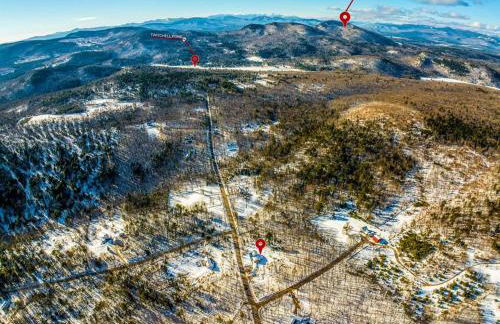 New Sunday River Ski Retreat with Hot Tub Spa - FirePit Sleeps 16 - Foto 73