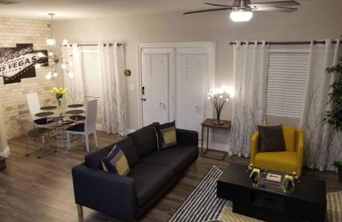 A - Fully remodeled and professionally decorated - Foto 17