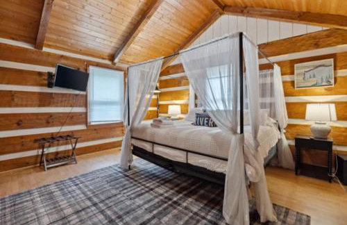 Riverfront Log Cabin Hot Tub, Mtn Views & Hottub - Foto 9