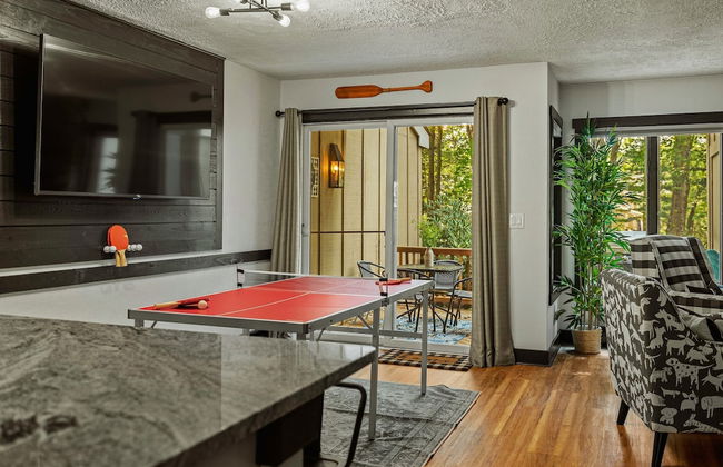 Pocono Bear Den by Avantstay Stylish Modern Deck w Grill Outdoor Dining - Foto 11