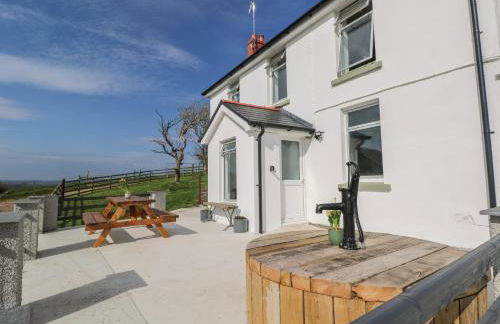 Llanwern Farm - Photo 2