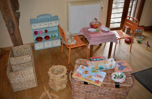 Cottage Mackinley, séjour spacieux et chaleureux, salon de jeux, grande salle à manger, 15 pers, Centre Historique, gare TER - Foto 8