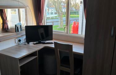 3 BEDROOMED CARAVAN WITH AMAZING SEA VIEWS! - Foto 8