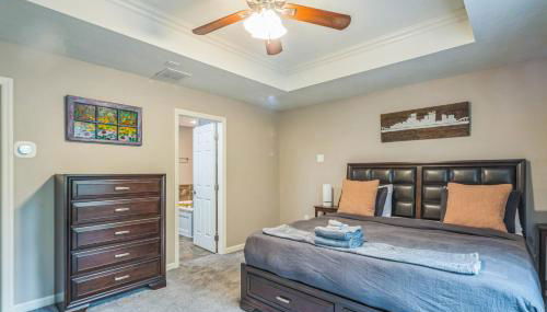 NFL Draft Stay Modern South Side Home 2-Car Garage - Foto 1