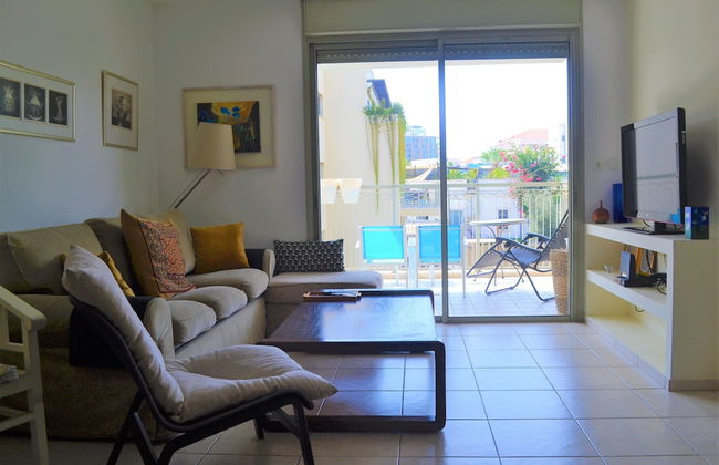 2BDR Amazing Location with Parking - Foto 12