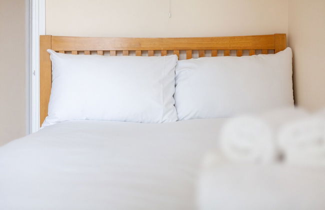 Spacious 3-bed flat by popular Waterloo - Photo 12