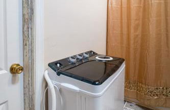 Renovated 4BR | 10 Min to Liberty University - Foto 10