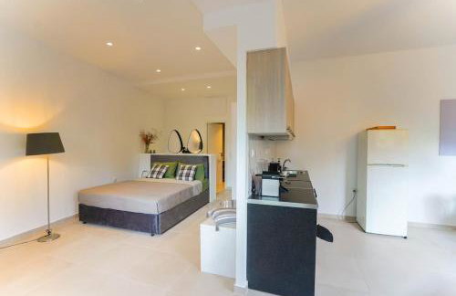 Moschato modern cozy apartment with private yard - Foto 26