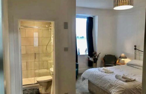 Spacious 1 Bedroom Apartment near Seafront - Photo 2