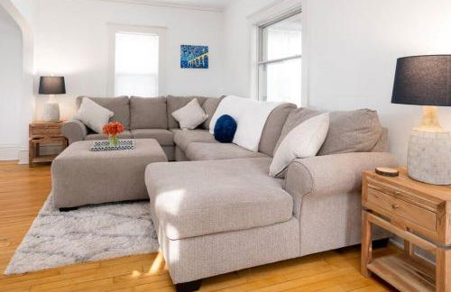 King Bed - 5 Min to MOA - 75 & 65' HDTV - Ping Pong - Foto 40