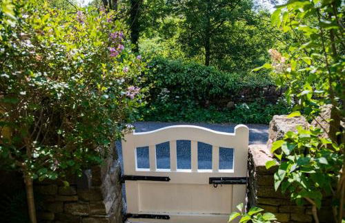 Beautiful Country Cottage - Photo 23