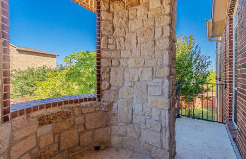 The Castle by the Lake with Pool and Balcony near Grandscape - Foto 91