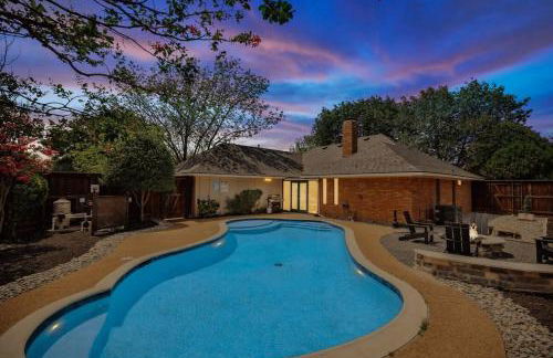 Allen Abode - 4 Bedrm Pool Fire Pit Charm - Photo 35