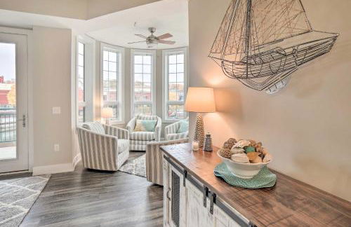 Luxe Manistee Condo with Balcony and River Views! - Foto 6