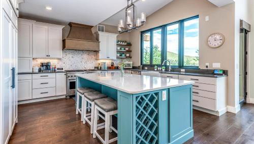 Hot Tub and Scenic Views at The Bailey Lodge - Foto 4