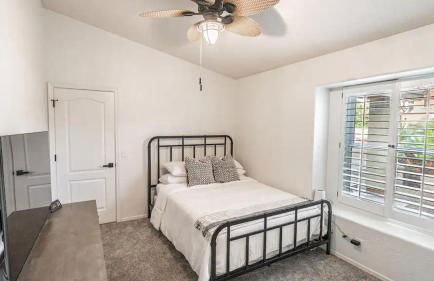 New Listing! Stylish 4 Bdrm W/pool and Game Room - Foto 58