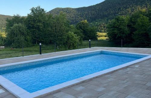 Holiday house with a swimming pool Otocac, Velebit - 25186 - Foto 5