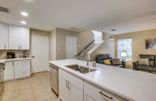 Modern Woodlands Townhome with Spacious Yard and Patio - Photo 9