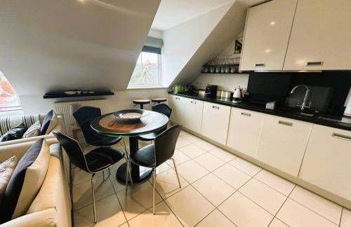 Footprints-comfortable and modern one bedroom Apartment - walking distance to the pretty harbour - Photo 3