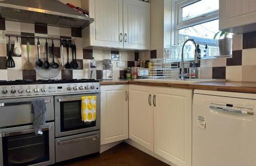 Cosy 2BR Home with Garden & Parking - Foto 15