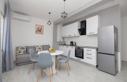 2 Bedroom Nice Apartment In Rogotin - Photo 4