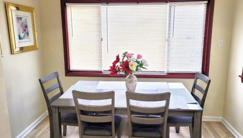 Nice big house with parking, king bed, yard - Photo 5