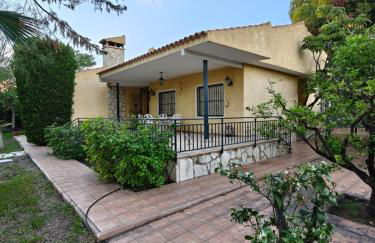 Beautiful home with spacious land in San Vicente - Photo 1