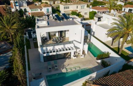 VACATION MARBELLA I Villa Marbesa White Pearl, Two Private Pools, 3min walk to the Beach, Fastest WiFi, Built in 2024 - Photo 18