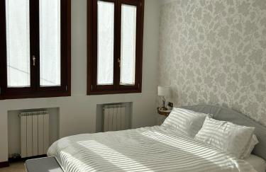 Venice Canal Stay - Photo 17