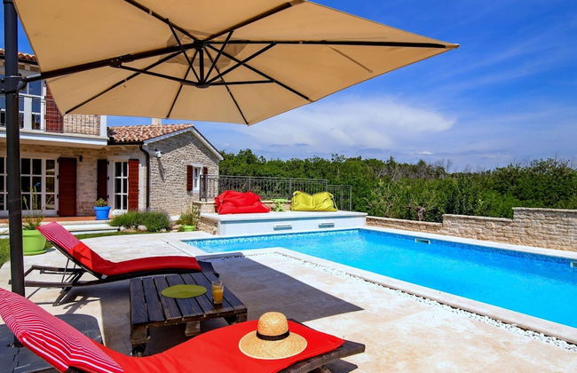 Villa in Porec With Private Pool & Garden - Foto 28
