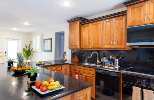 Spacious 3-Bedroom Villa with Heated Saltwater Pool and Fenced Yard in Oakland Park - Foto 45