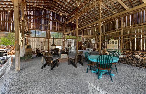 Creekside A-Frame Retreat with Treehouse Views, Hammock Lounge & Indoor-Outdoor Shower in New Port, Tennessee - Foto 17