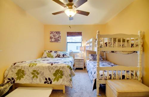 Tahlequah Duplex with Screened-in Porch and Fire Pit! - Foto 18