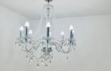 Luxury 5BR Stay With City Access - Photo 13