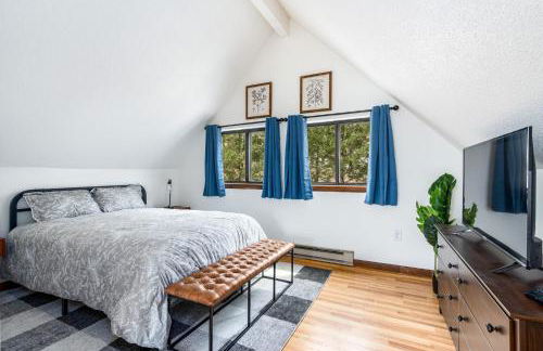 Modern Chalet w Hot Tub, Large Deck, Grill & WiFi - Foto 17