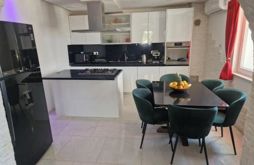 Apartment Casa Lumina - 5 minutes to the airport - Foto 54