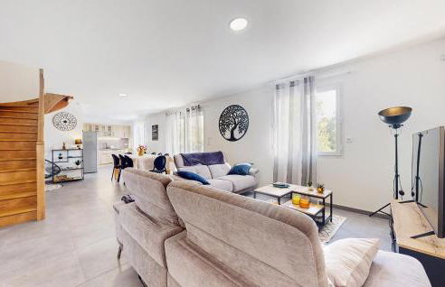 4 Bedroom Amazing Home In Sanilhac - Foto 2