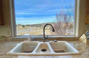 Luxury home w a View- biking and hiking near - Foto 35